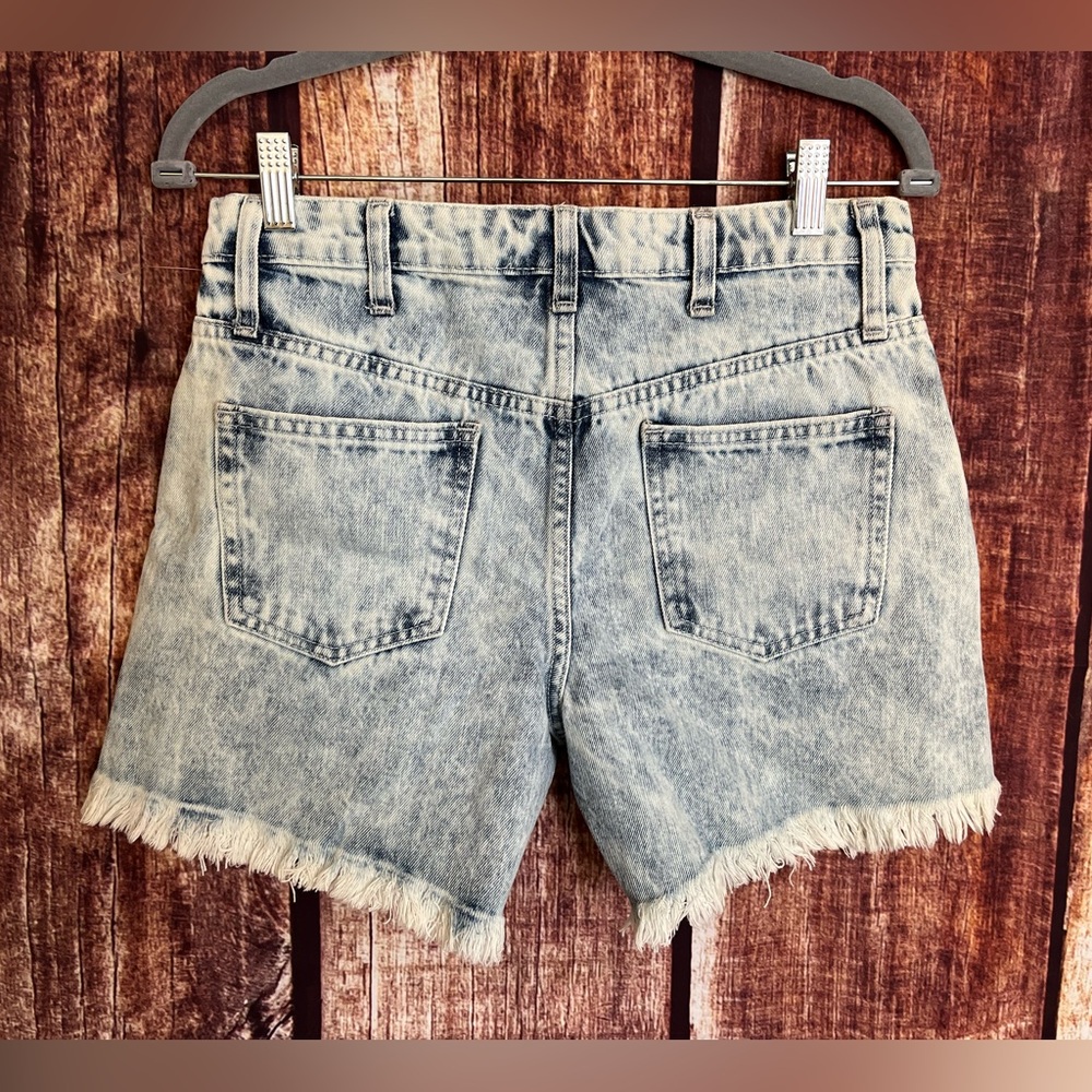 Vanilla Star | NWOT Women’s High Rise Acid Wash Distressed Jean Shorts - Picture 2 of 10
